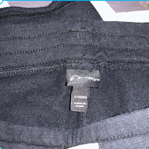 Shorts - Picture 3 of 3